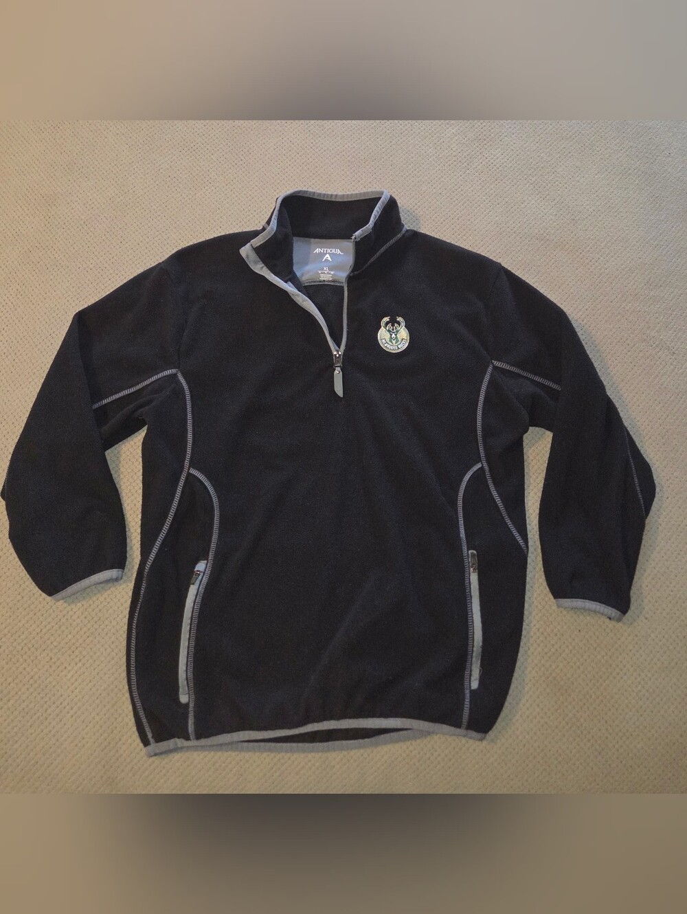 Antigua Milwaukee Bucks NBA Youth XL zip pullover fleece. Zipped pockets.